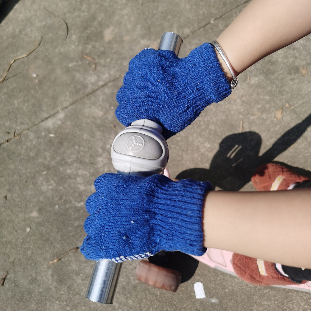 Gants adhérents tricotés pour enfants