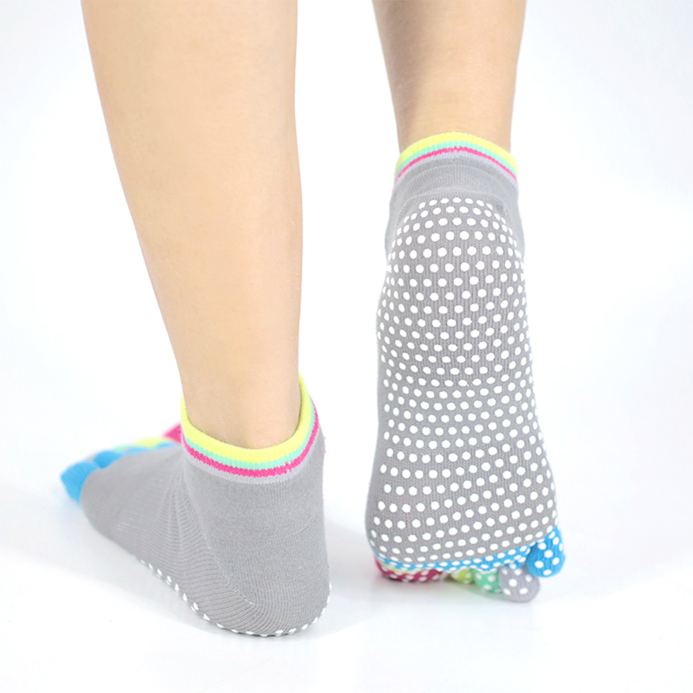 Chaussettes de yoga colorées à cinq doigts