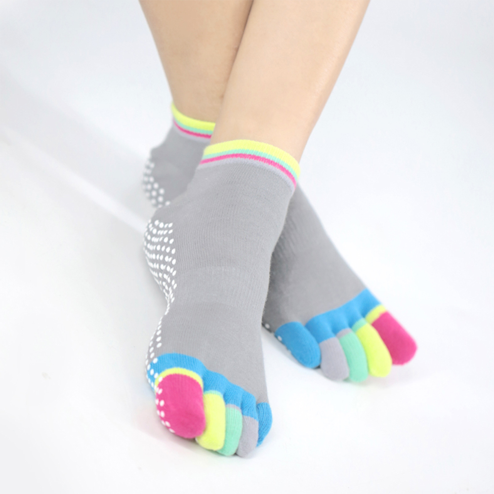 Chaussettes de yoga colorées à cinq doigts