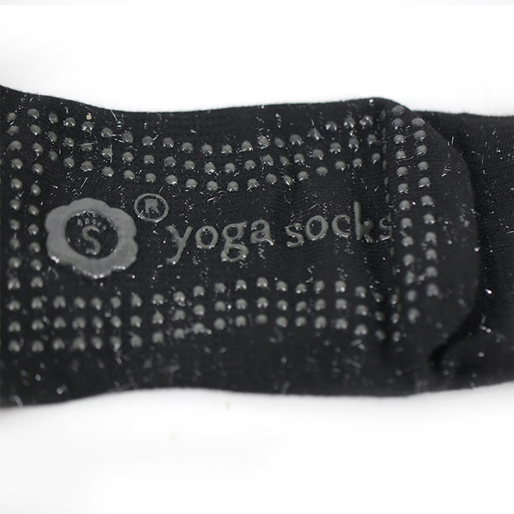 Chaussettes de yoga demi-orteil en soie brillante